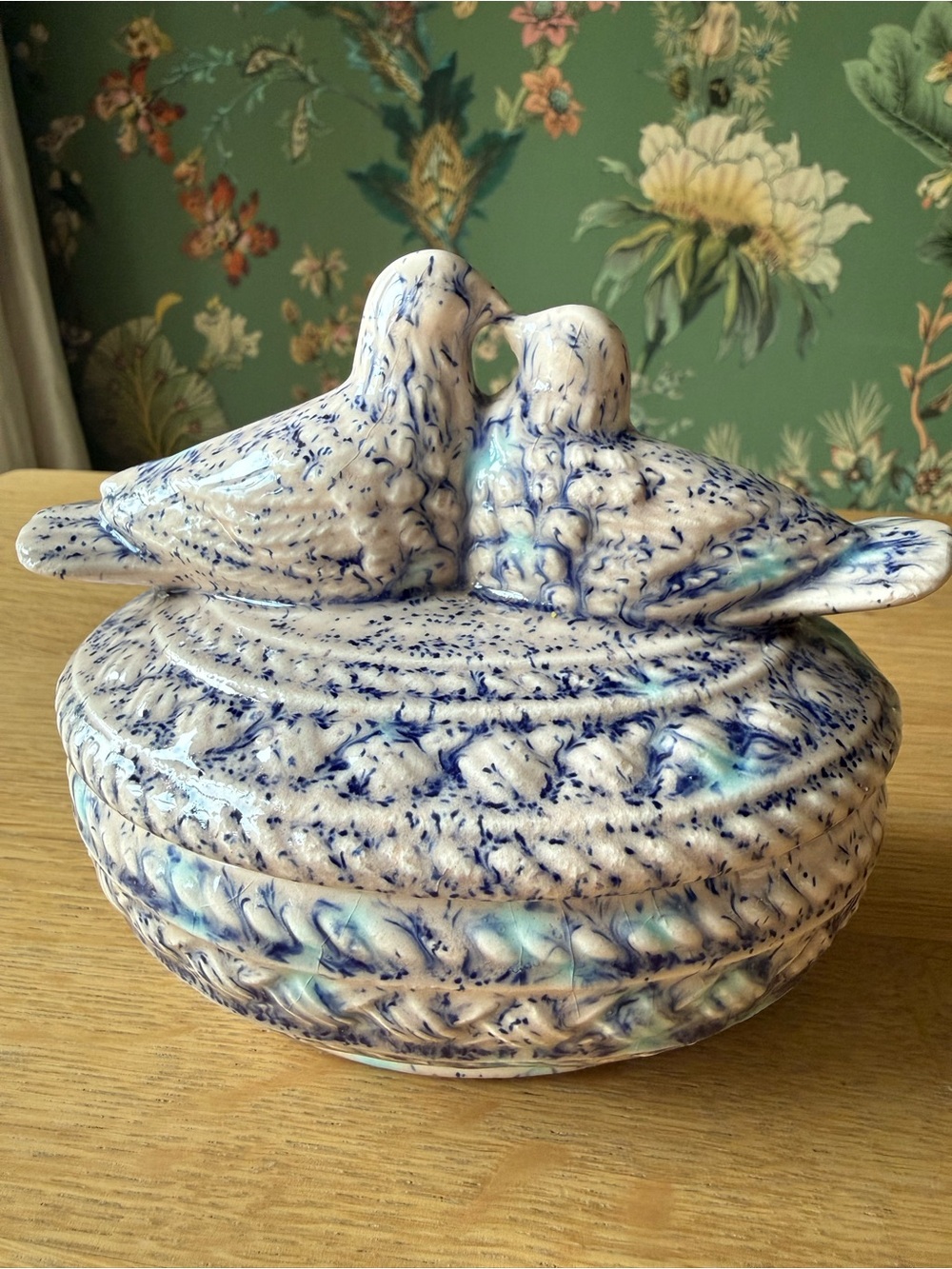 Vintage Ceramic Love Birds Basket Trinket Dish Pink Blue Kissing 5”